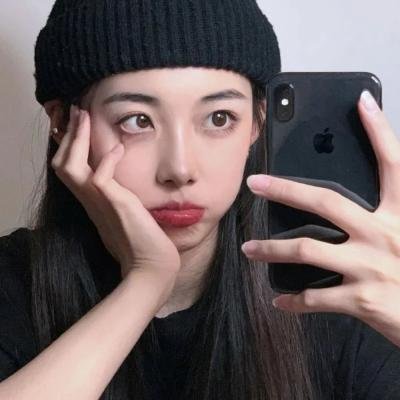 背鸭子的男孩